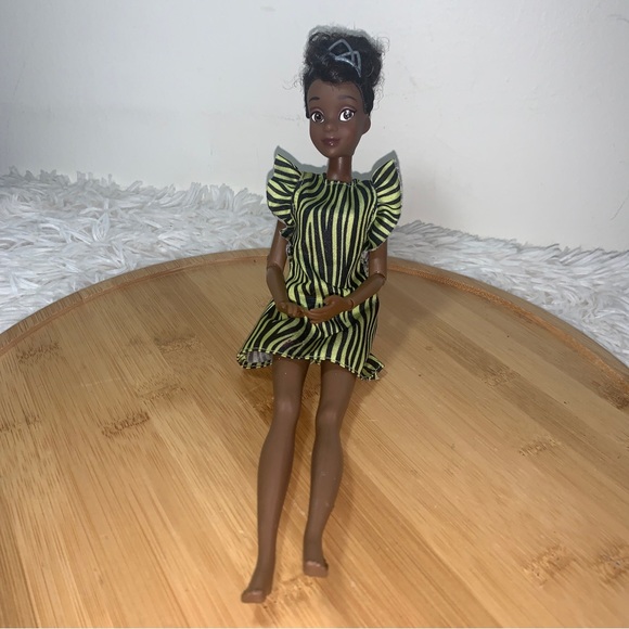 Barbie African American Moveable Limbs Sheath Zebra Striped Dress - Picture 2 of 4